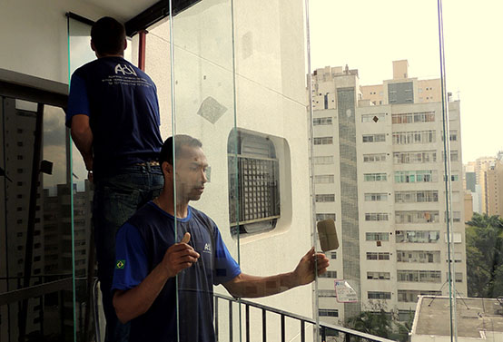 montagem de sacada, fechamento