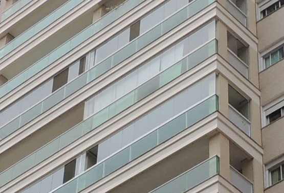 sacada de apartamento fechamento